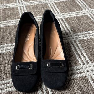 Clarks black block-heeled Tealia Gia pumps size 8 women’s suede like finish